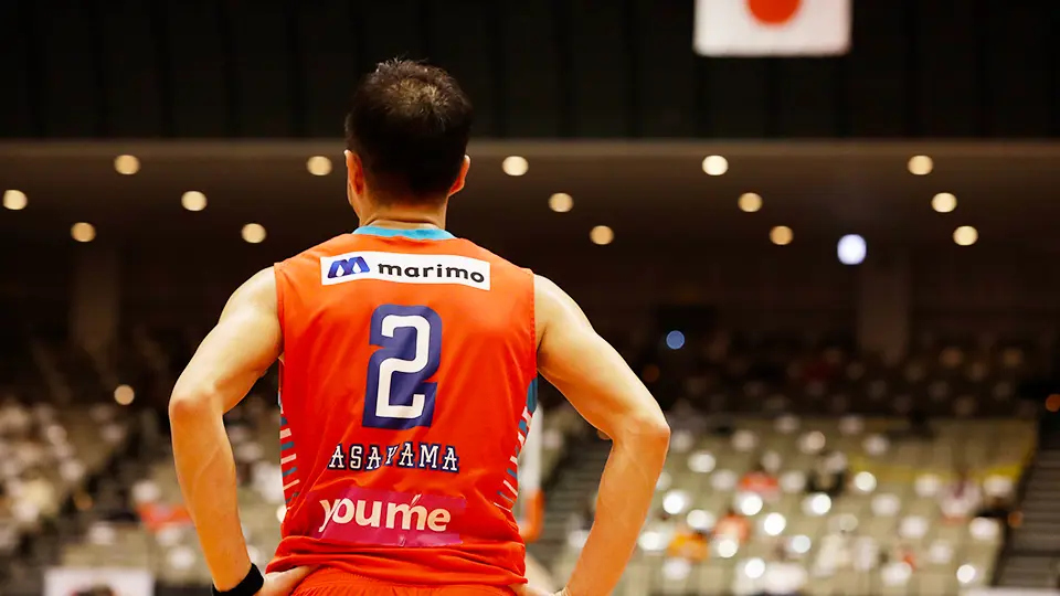 後ろ姿の朝山選手