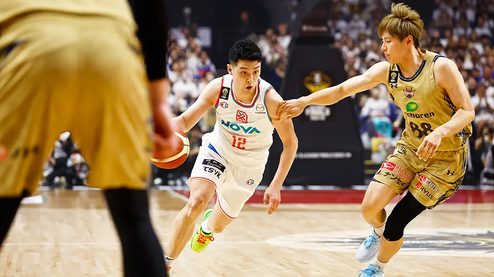 ボールを運ぶ中村選手