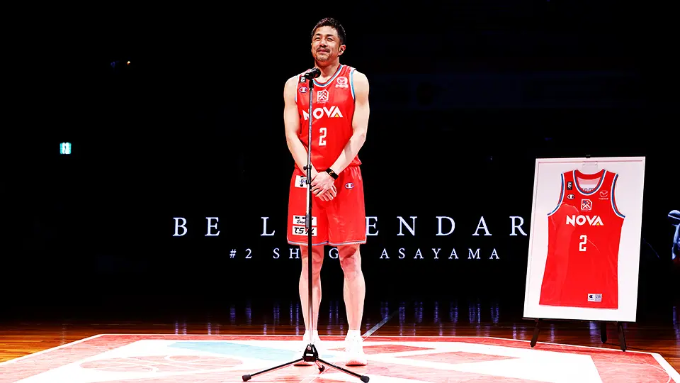 引退発表をする朝山選手