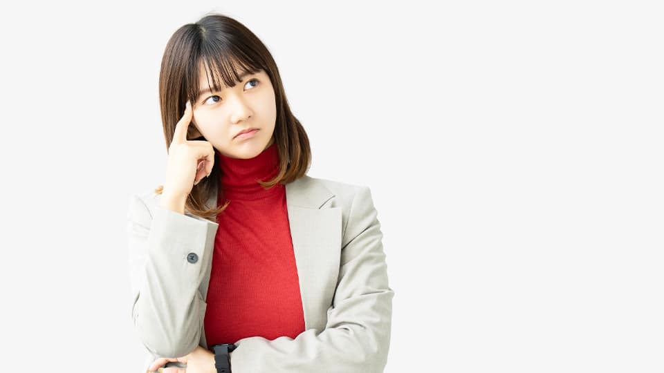 疑問に思う女性