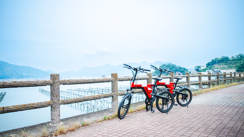 海沿いに停めてある自転車