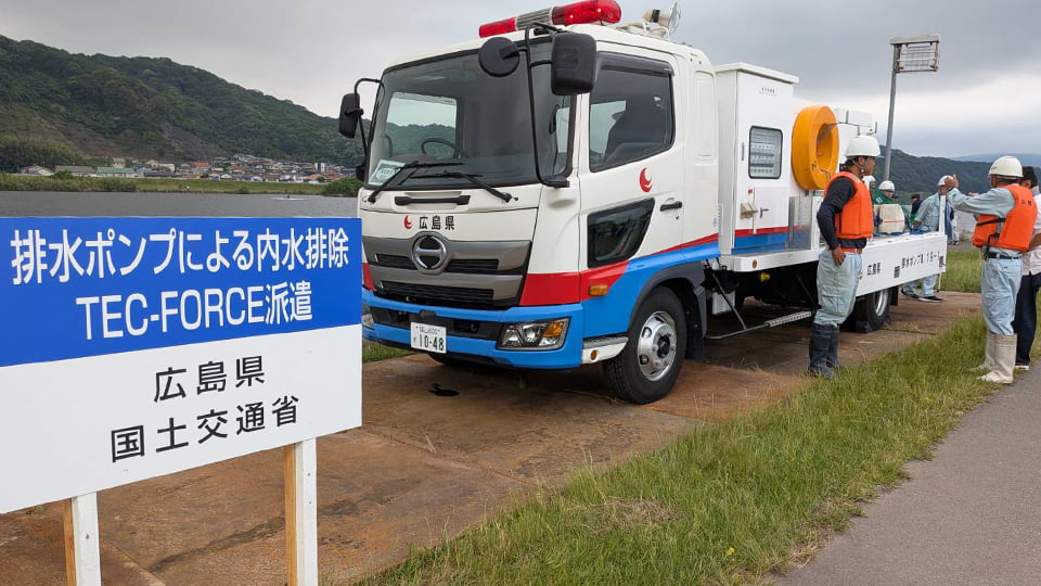 排水ポンプ車
