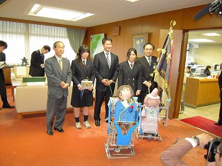 高専ロボコン２００９全国大会での大賞受賞報告写真2