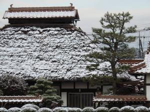 藁屋根の民家