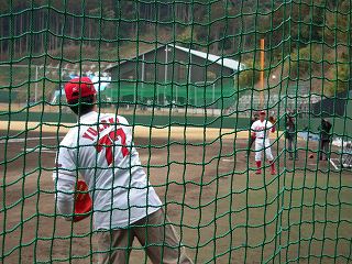 東出選手と始球式直前の練習