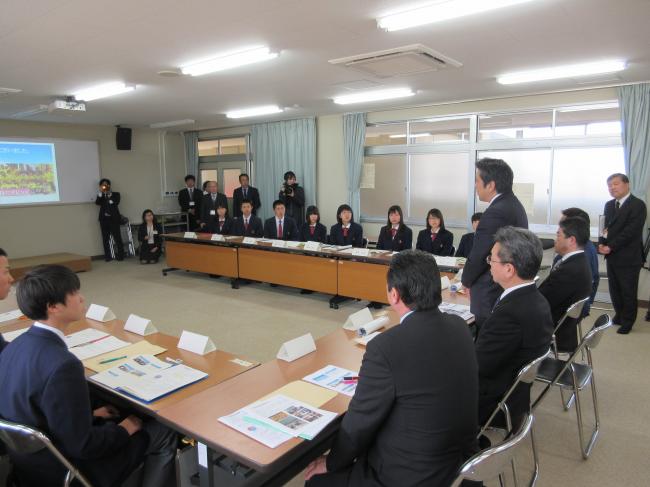 T:X議会事務局議会事務局秘書課HP用写真H28年度H29年3月6庄原格知高校⑥プレゼン③.JPG