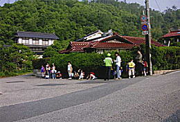 集団バス通学見守りの様子その２