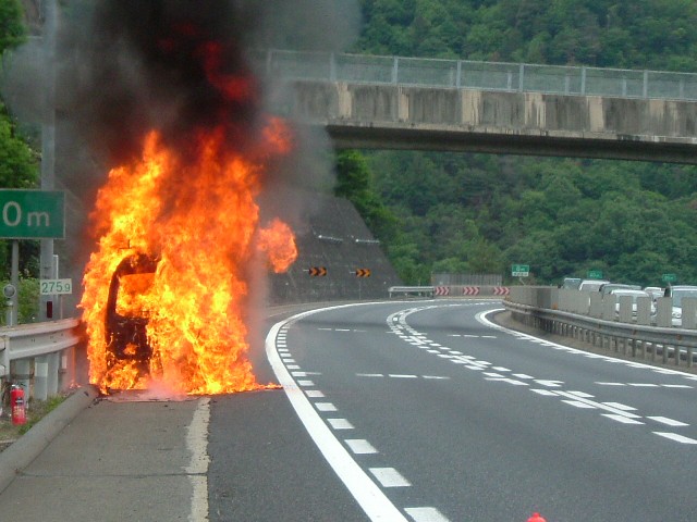 車両火災の写真