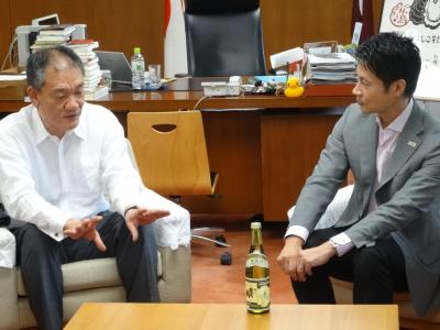 石川杜氏と知事の懇談の様子