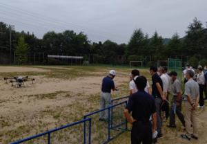 ドローンの自動飛行を見学