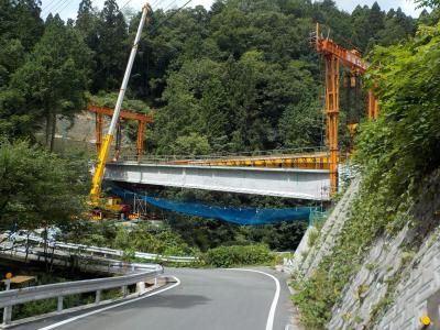 橋梁架設の様子