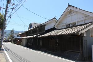 屋外から撮影西国街道の街並み