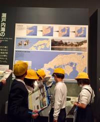 福山市立宜山小学校通史展示室見学写真