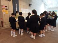 尾道市立因島南小学校　通史展示室見学写真