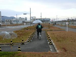 傘さし運転