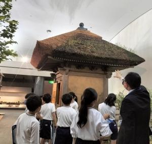 4.28　福山市立光小学校　草戸千軒展示室の見学写真