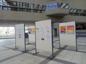 献血ポスター募集入賞作品展の様子４