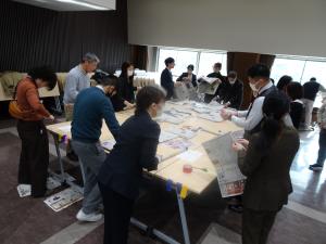 研修参加者によるコグトレ棒作成の様子