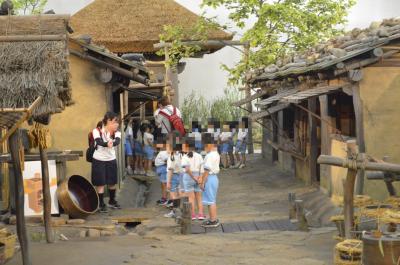 水呑こども園　草戸千軒展示室を見学