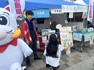 けん玉にチャレンジするお子様