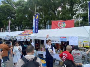 ブース前の広島きんさいと