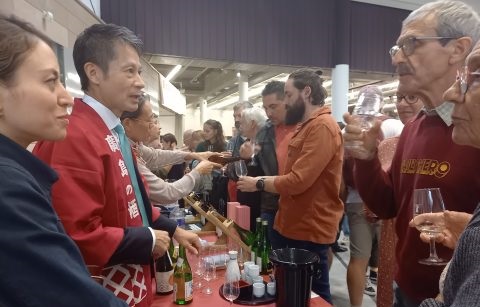 フランスでの県産日本酒のPRの様子