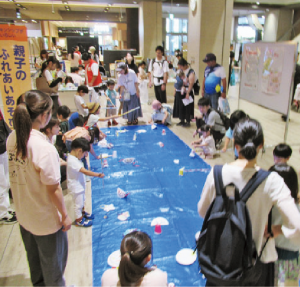 イベント「遊びのひろば」の様子