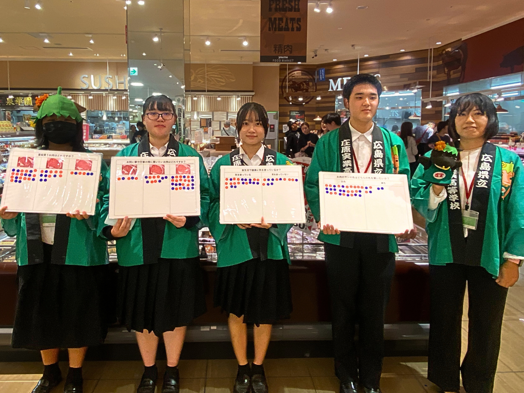 当日販売PRを行った庄原実業高校生物生産学科の皆さん