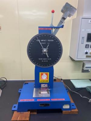 アイゾット衝撃試験機