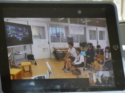 小学校の生徒と広島西特支生徒の交流の様子