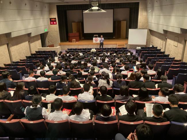 11/7広島大学付属福山中学校２年生見学ガイダンス風景