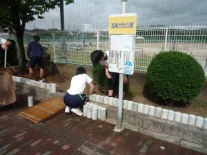 バス停横の花壇整備