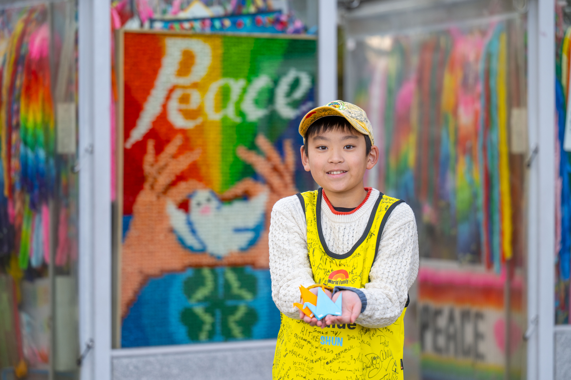 原爆の子の像の前