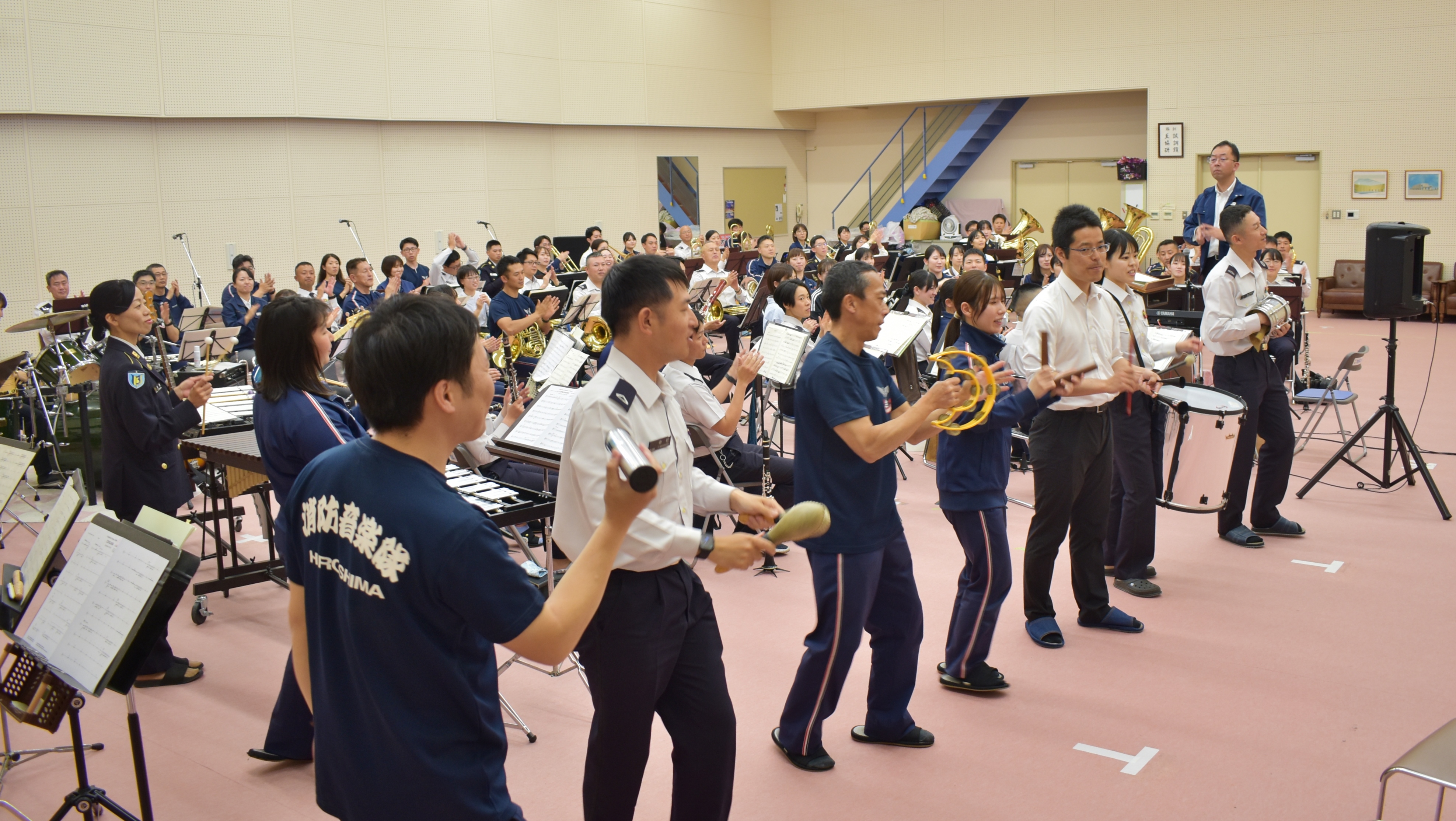 一列に並んで練習