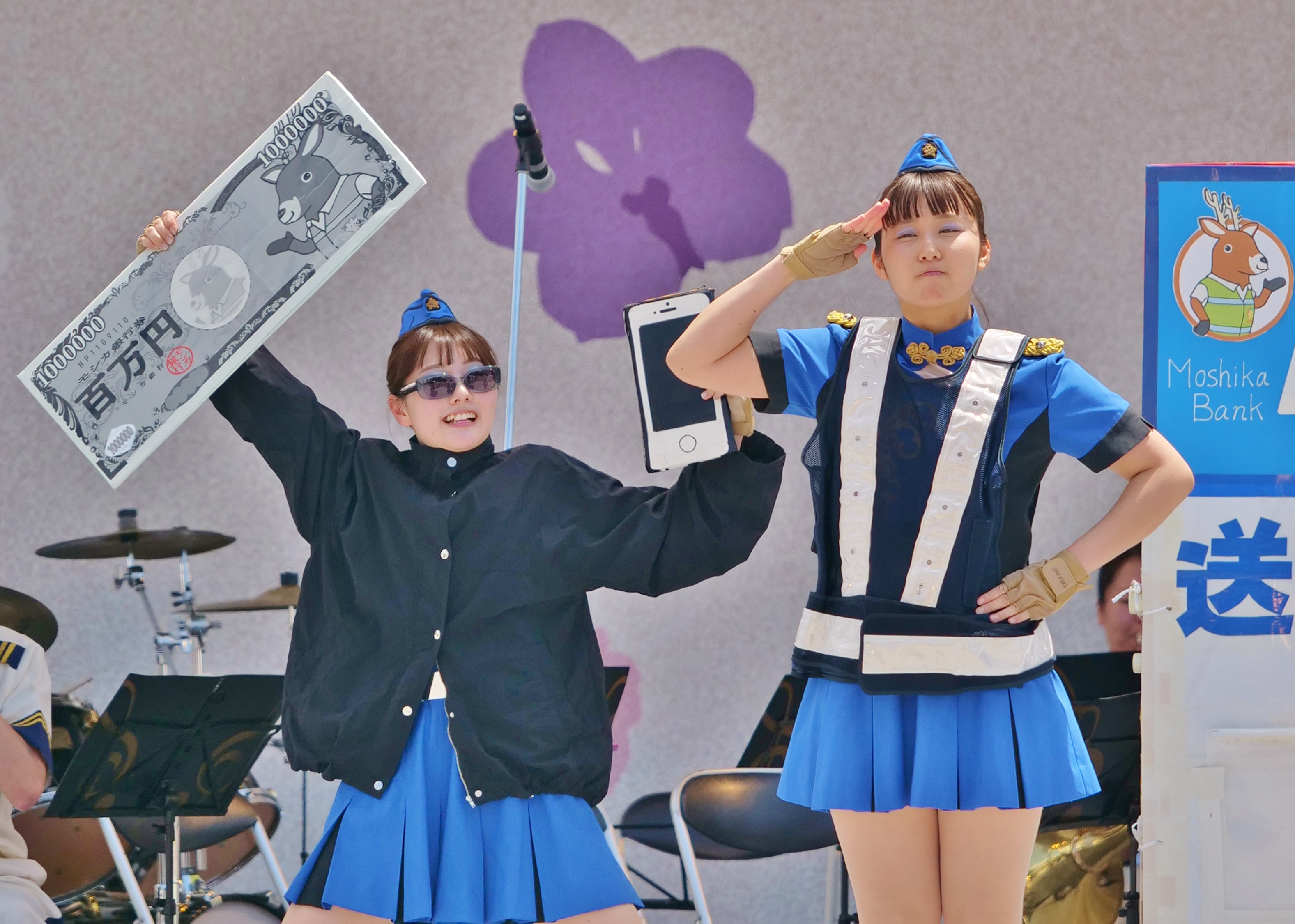 寸劇をするカラーガード