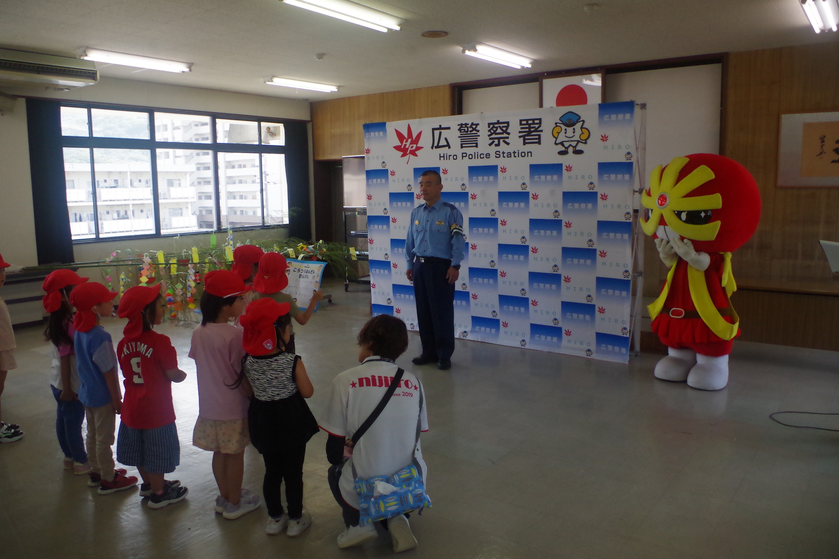 子どもたちが宣言する様子