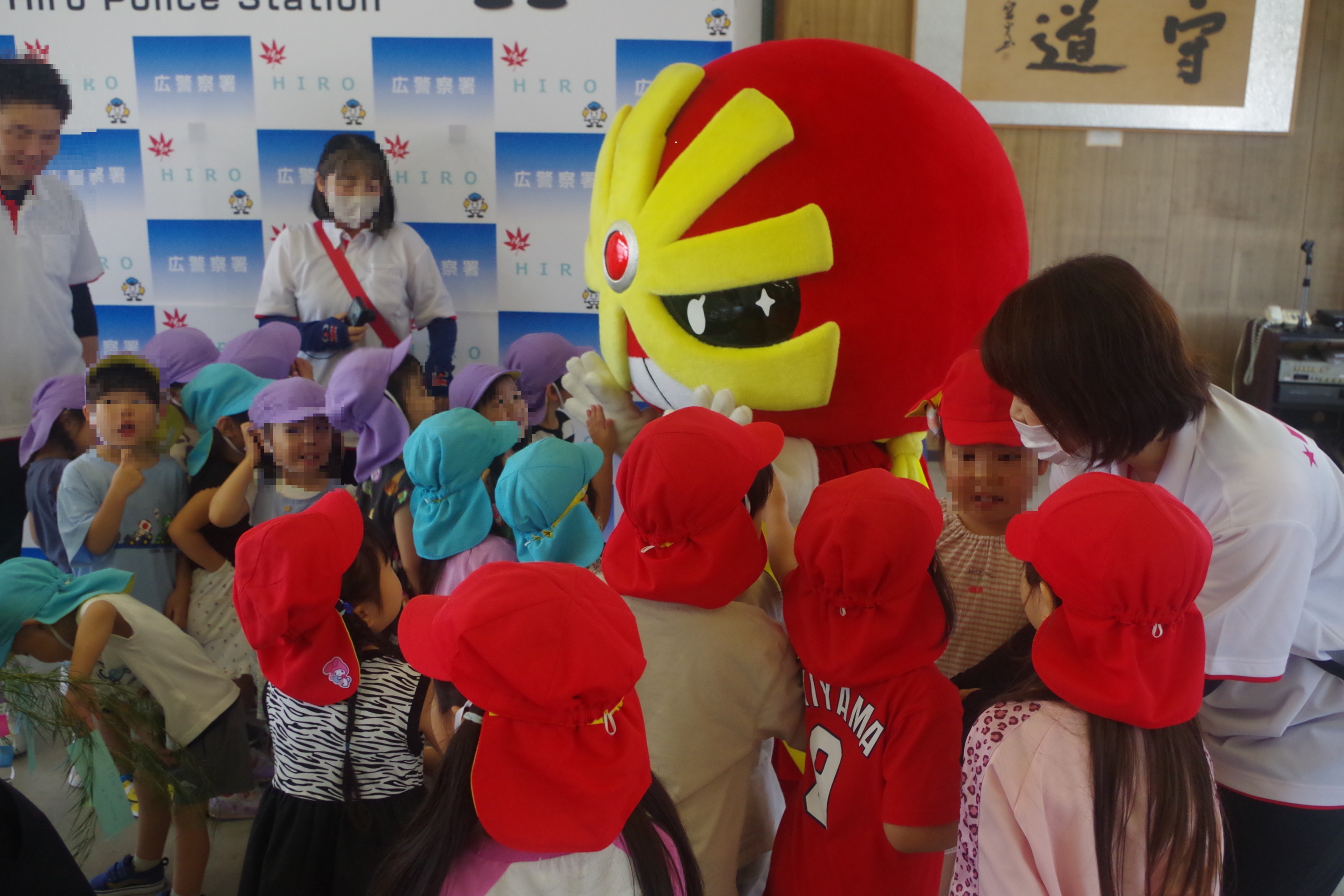 きらりウーマンと子供たち