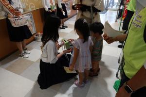 626ヤング街頭キャンペーン　啓発資材配布中