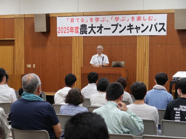 校長あいさつの様子