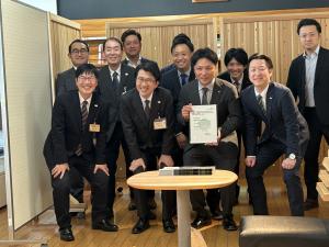 笑顔で記念写真