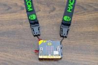 光るセーフティバッジ