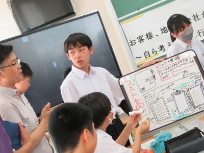 府中市立府中明郷学園／模擬会社を立ち上げ、地元企業と連携して商品開発