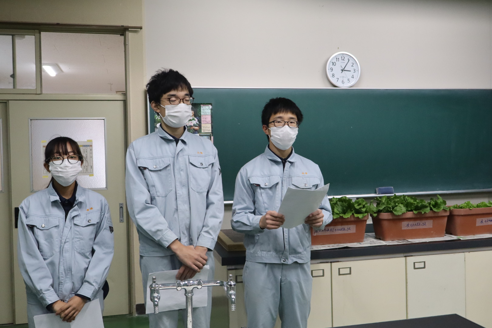 実証実験について発表する生徒