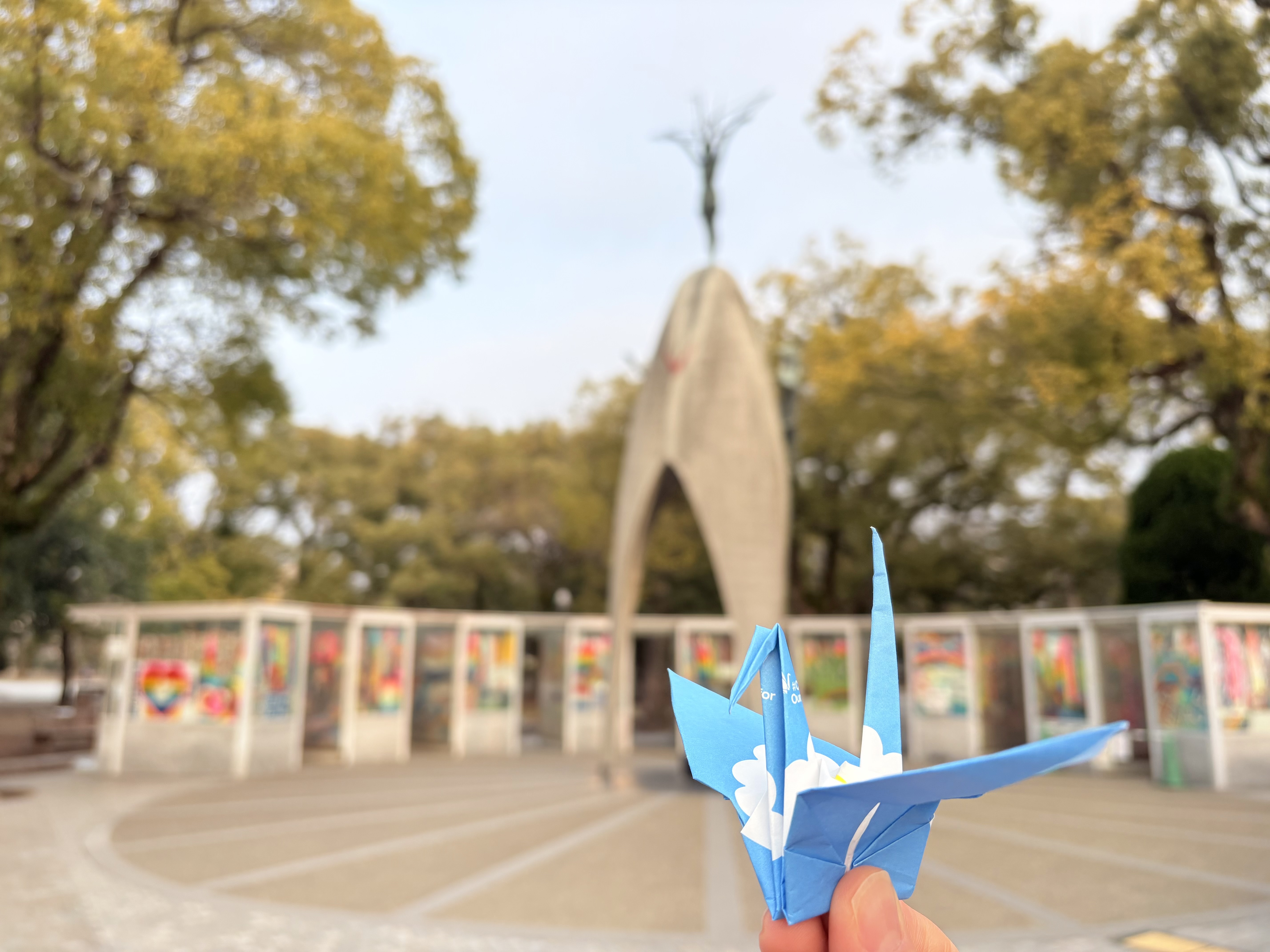 原爆の子の像とおりづる