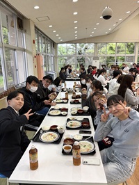 食事の様子2