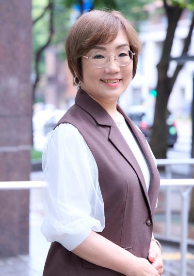 日野佳恵子氏