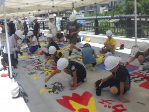 記念イベント『橋の上に絵を描こう』その２（５～６年生）