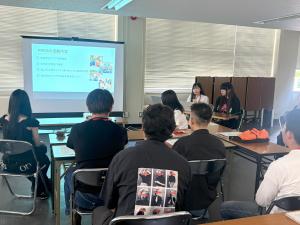 福山大学Paceの学生が活動紹介をしている様子