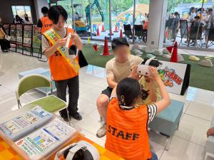 来場者の方がひろしま自然災害VRを体験している様子