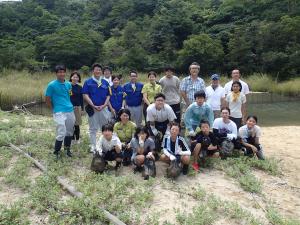 子どもたちは生息地の環境整備も行います